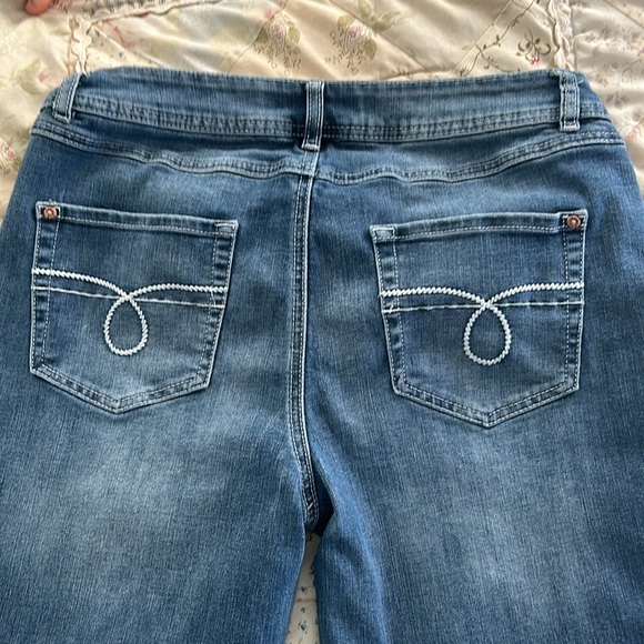 Women’s jeans size 10P. Great condition. - Picture 4 of 4